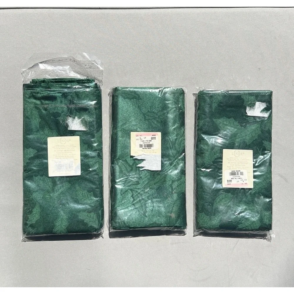 Lenox Holiday Tablecloth Holly Jacquard Green 52x70 and 12‎ Napkins Christmas